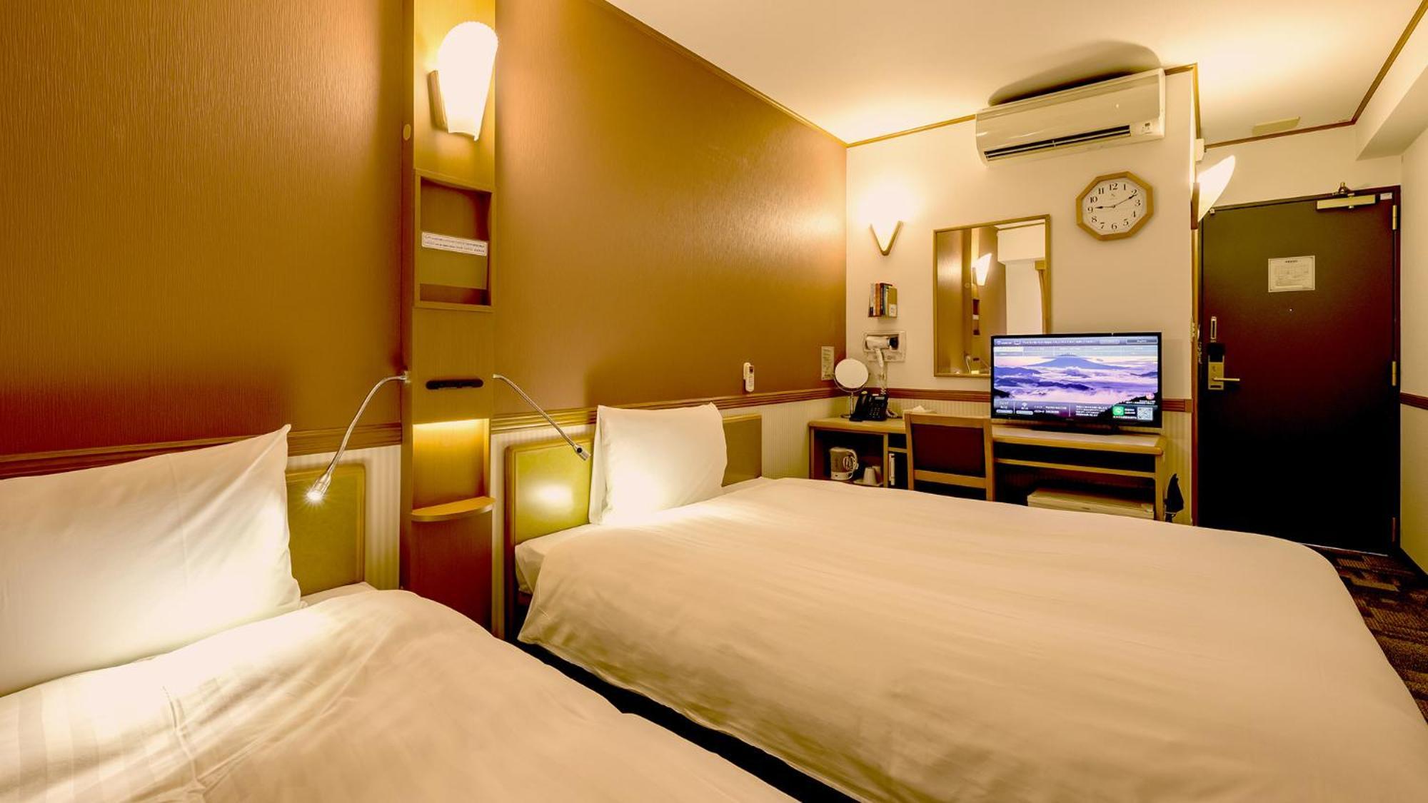 Toyoko Inn Takasaki Eki Nishi Guchi No 2 Room photo