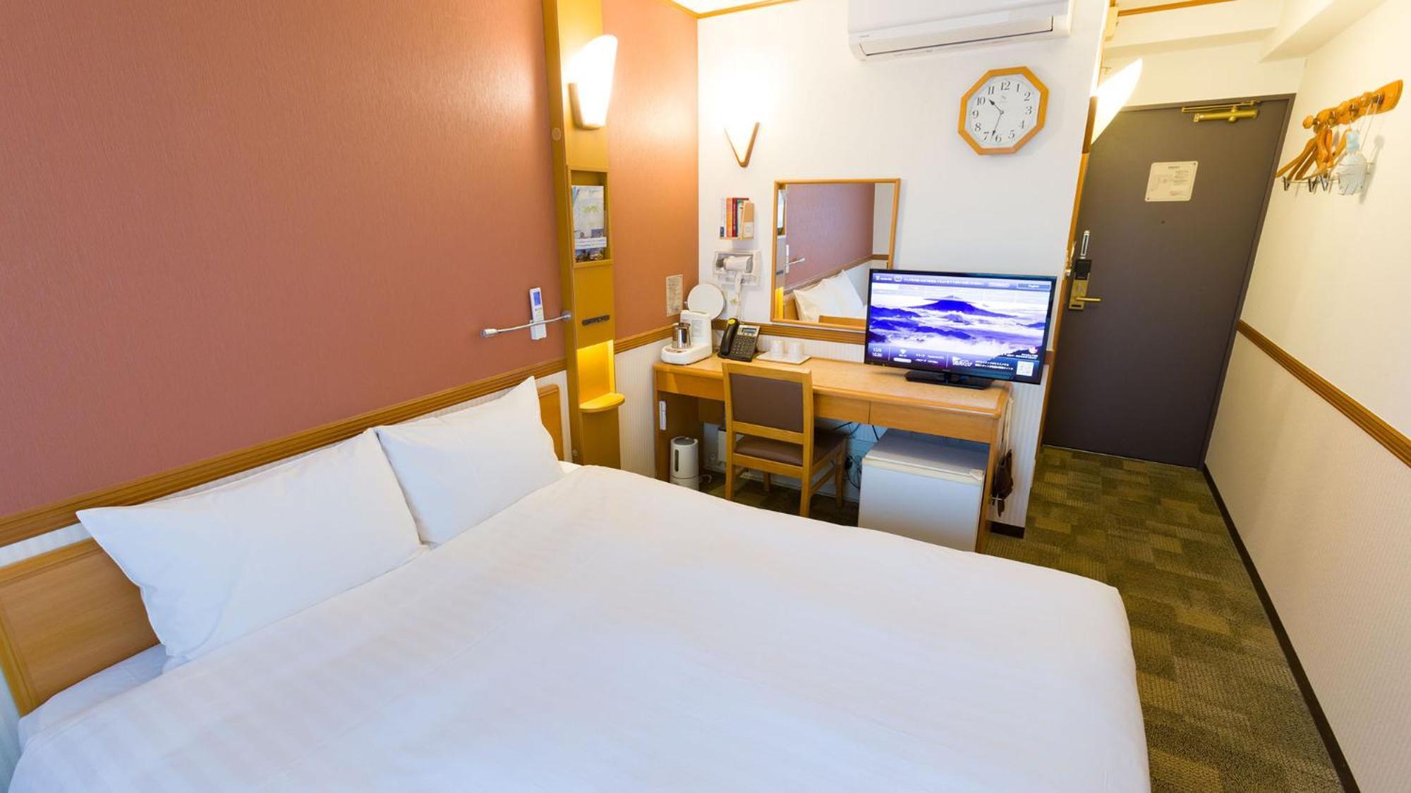 Toyoko Inn Takasaki Eki Nishi Guchi No 2 Room photo