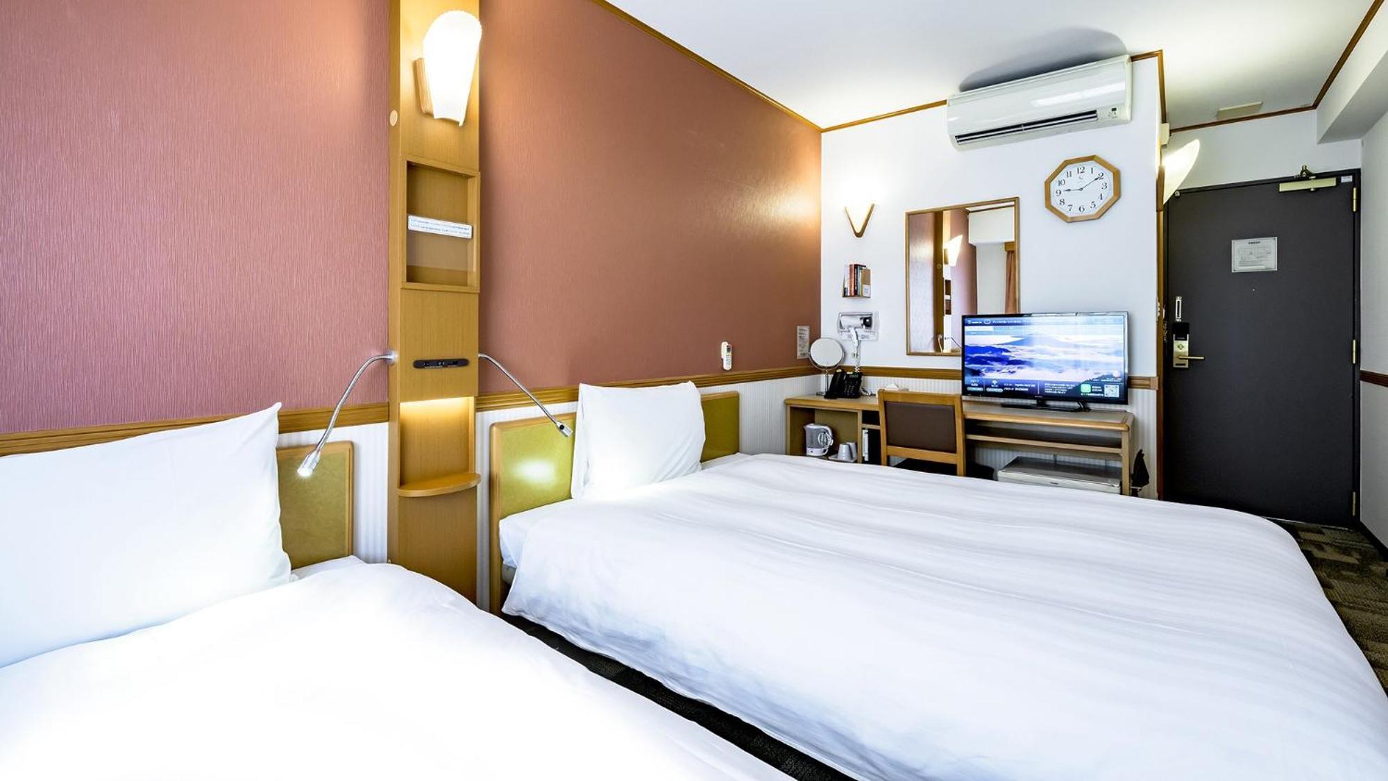 Toyoko Inn Takasaki Eki Nishi Guchi No 2 Room photo