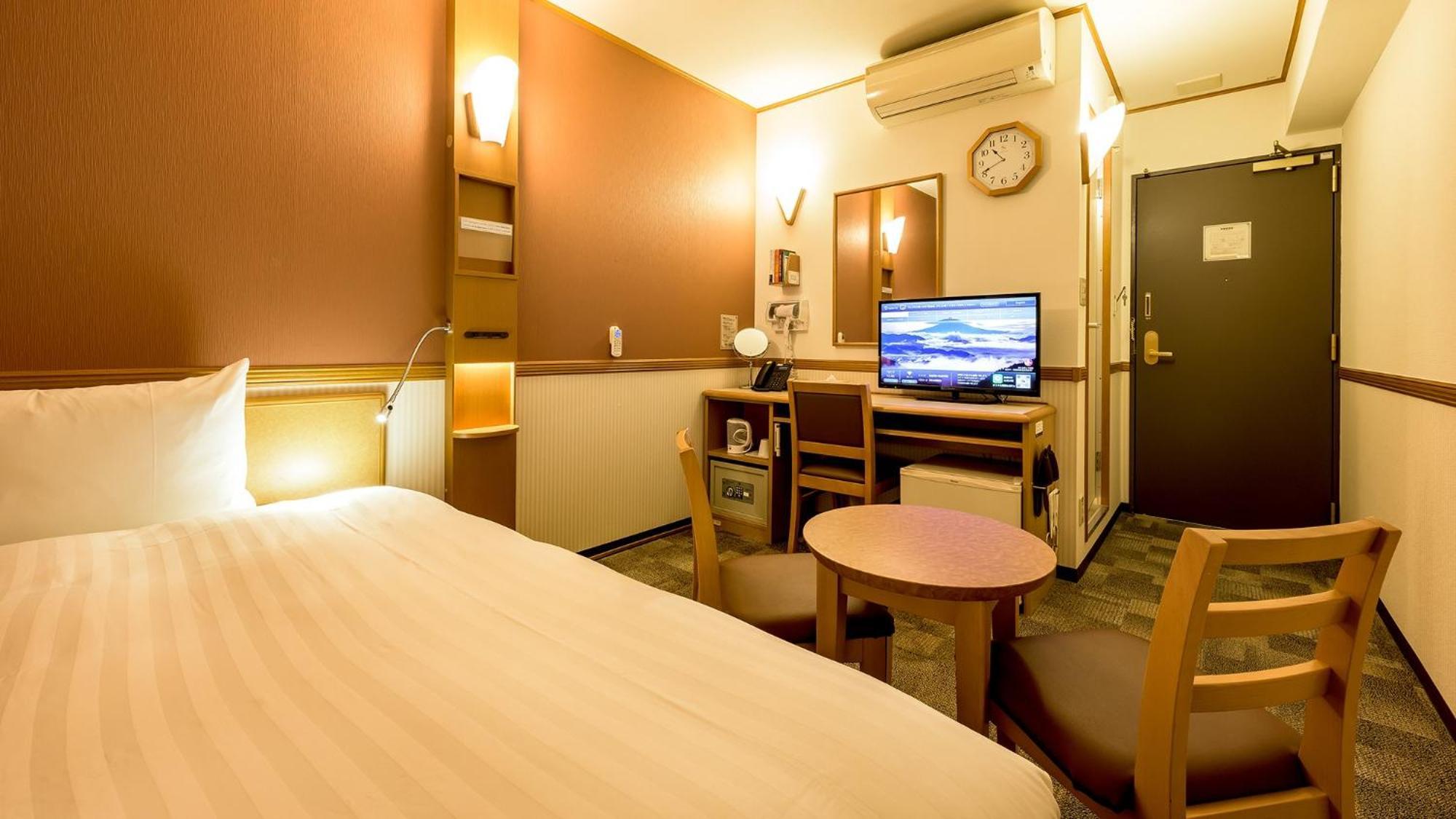Toyoko Inn Takasaki Eki Nishi Guchi No 2 Room photo