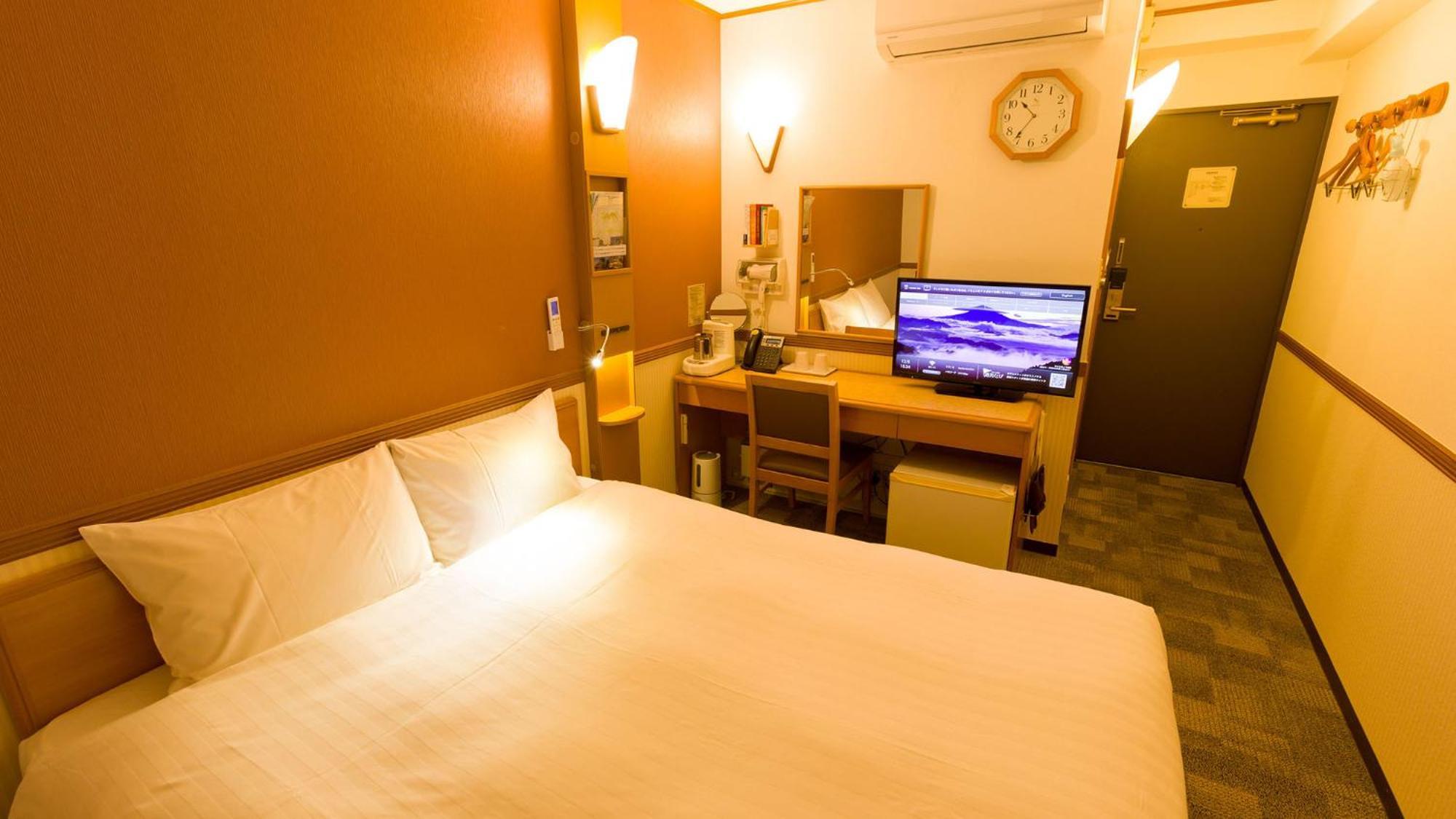 Toyoko Inn Takasaki Eki Nishi Guchi No 2 Room photo