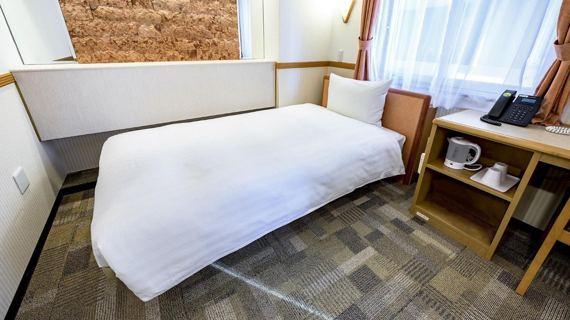 Toyoko Inn Takasaki Eki Nishi Guchi No 2 Room photo