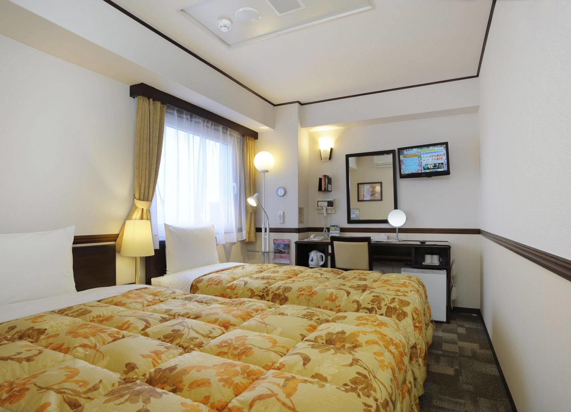Toyoko Inn Takasaki Eki Nishi Guchi No 2 Exterior photo