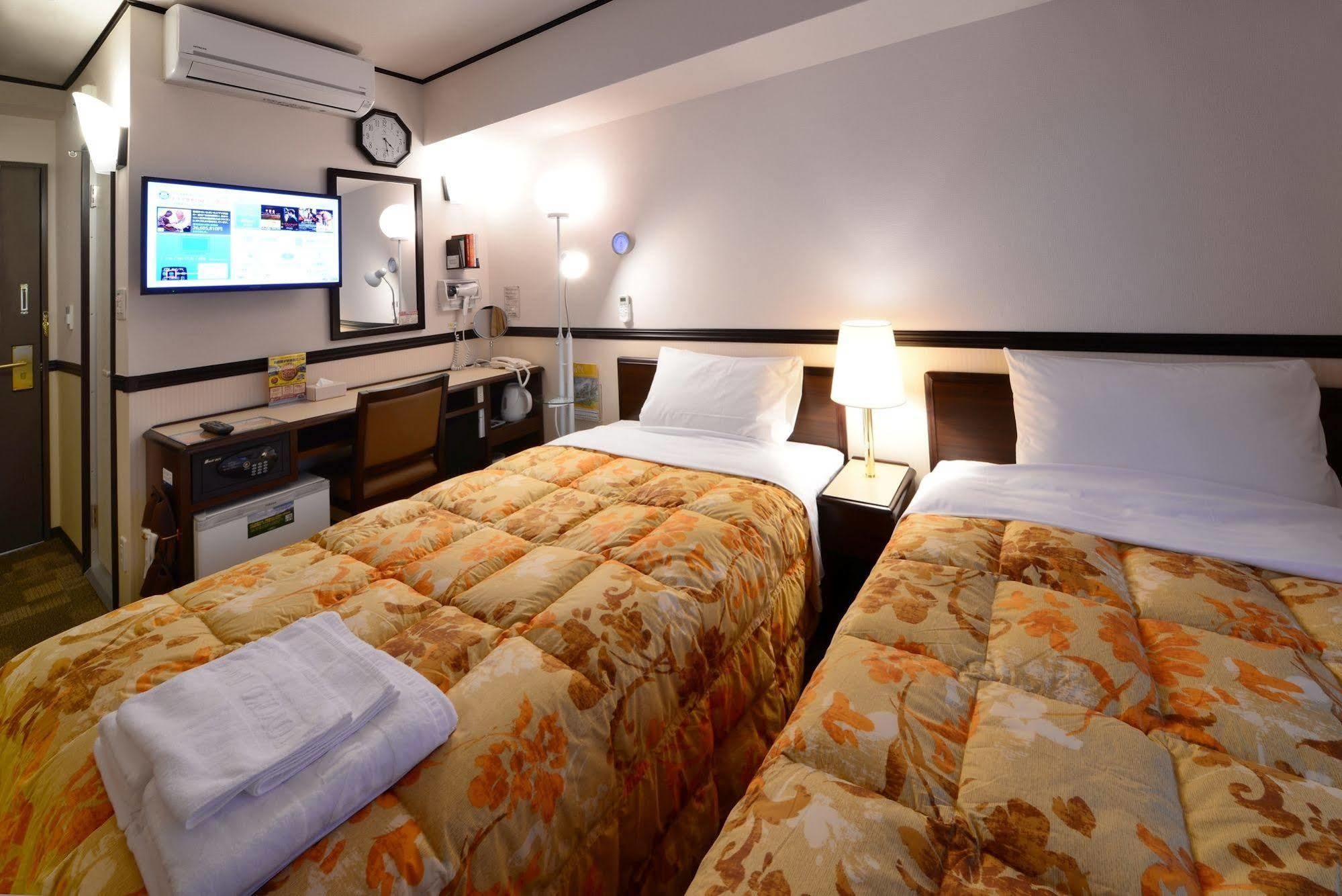 Toyoko Inn Takasaki Eki Nishi Guchi No 2 Exterior photo